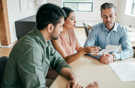 Couple-with-Mortgage-Lender